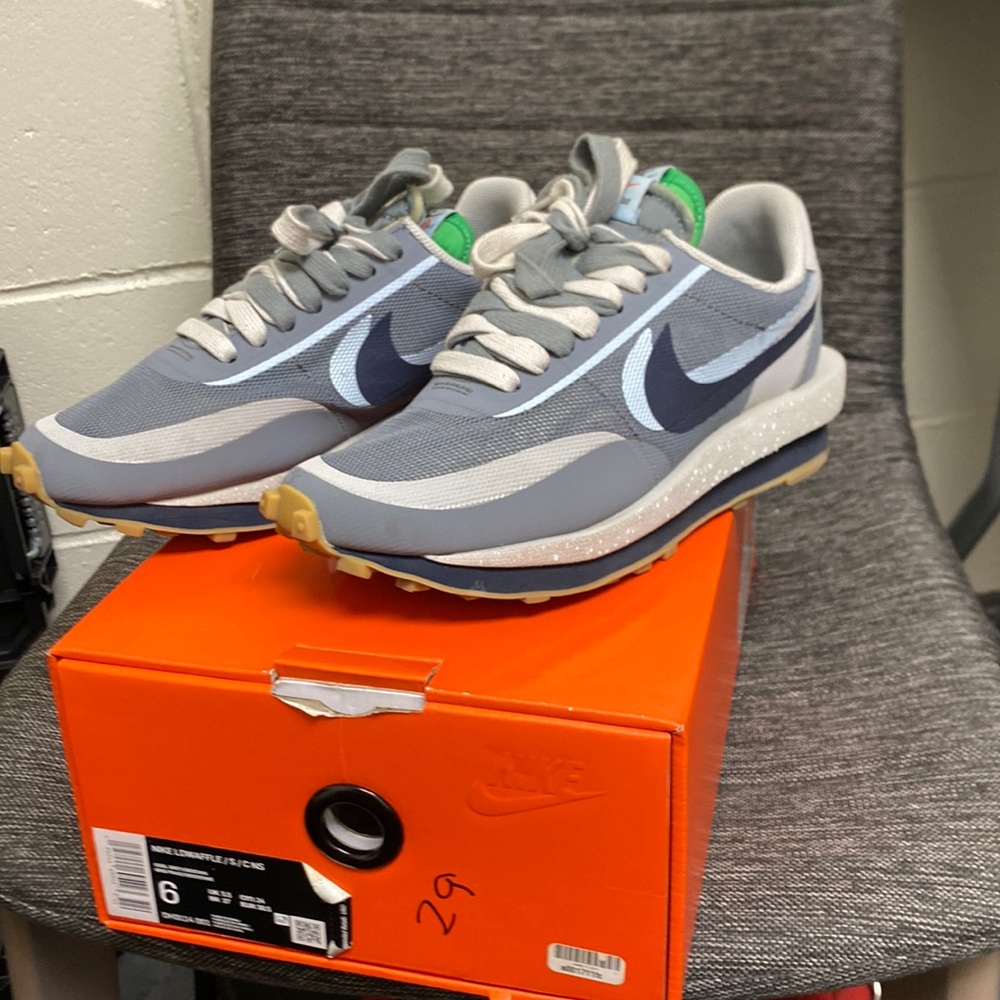 Nike waffles size 6